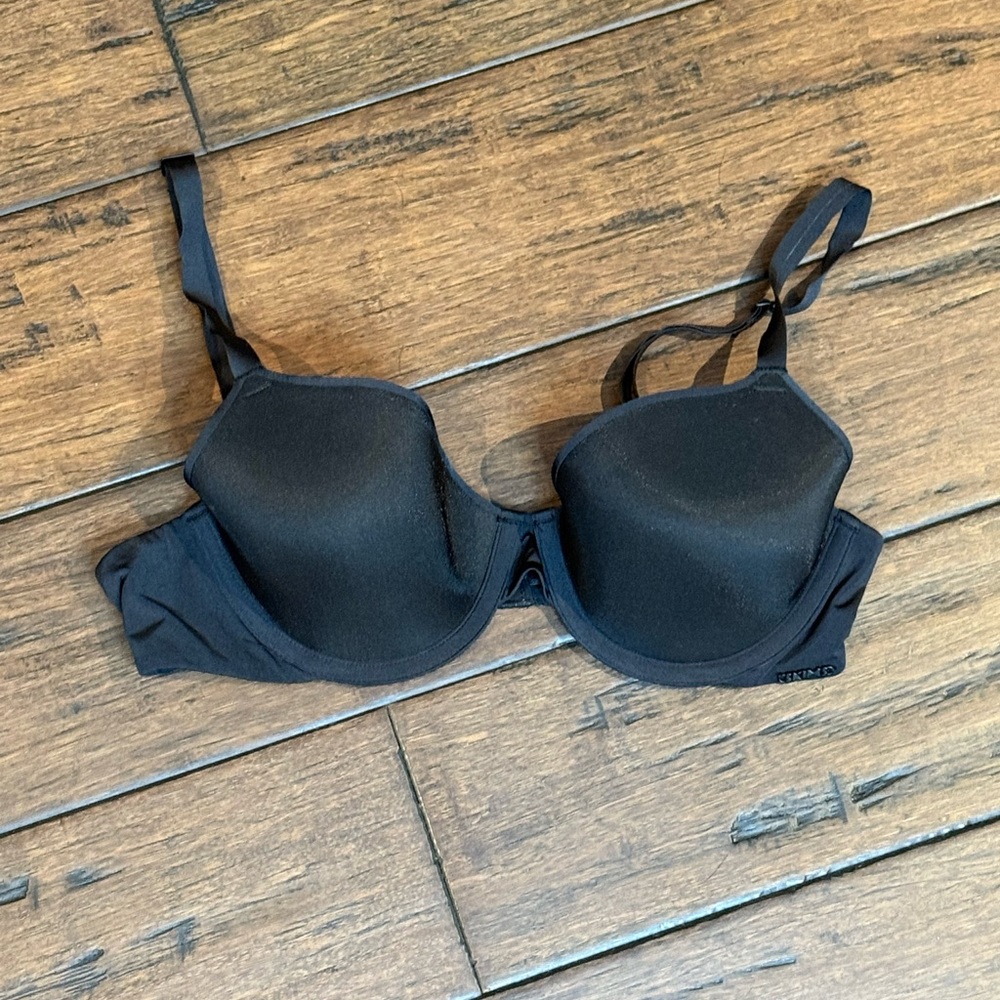 SKIMS Black Molded Underwire Bra